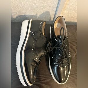 Madden girl Stylish Black patent oxfords with white sole